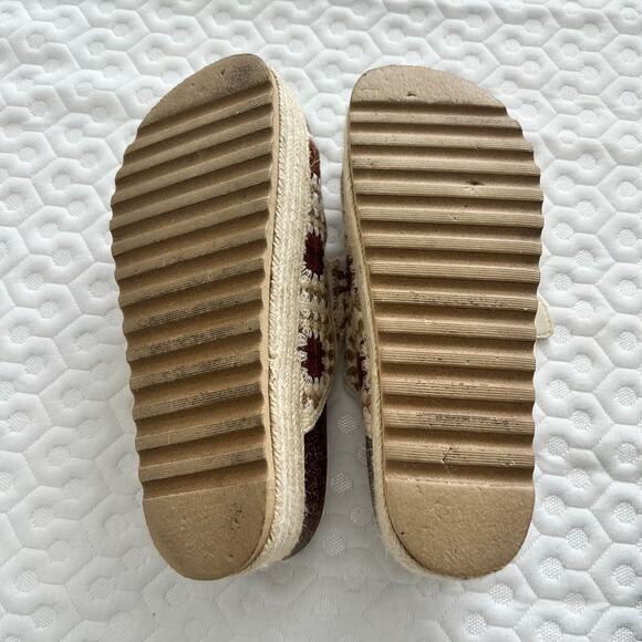 Chinese Laundry Pretends Crochet Sandal size 6.5 platform - Picture 5 of 5